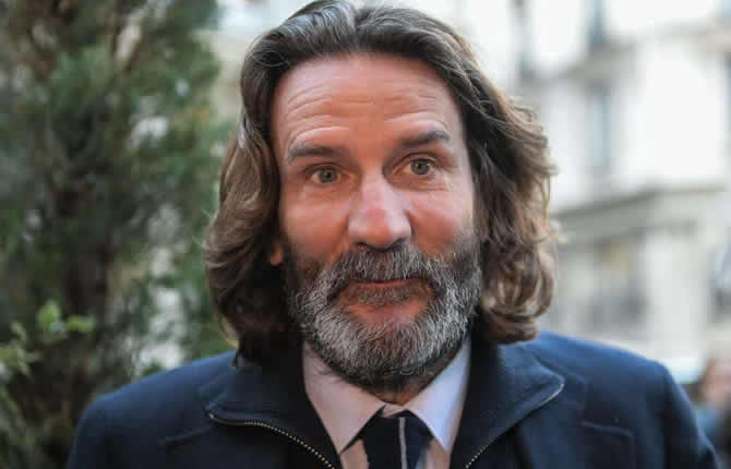 La justice française abandonne les poursuites pour viol contre l'écrivain français Frédéric Beigbeder