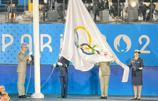 Confusion : Le drapeau olympique a été hissé à l'envers aux JO de Paris