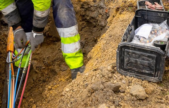 Sabotages contre des lignes de plusieurs opérateurs téléphoniques dans six départements