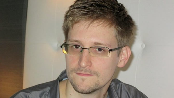 Edward Snowden obtient la citoyennetÃ© russe
