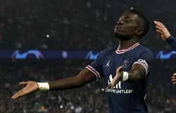 La Fédération Française de Football demande à Gana Gueye de montrer une photo de lui avec un maillot arc-en-ciel