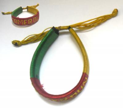 Bracelet fille cameroun avec brodage mixte 1