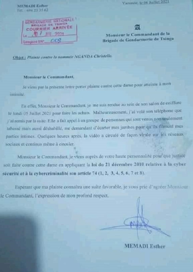 femme_denudee_komkana_plainte